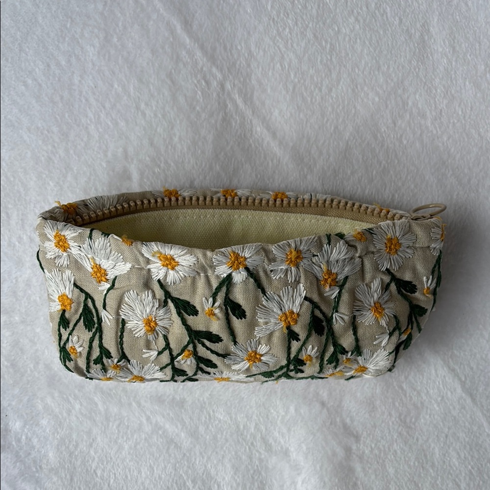 Sozakka Floral Embroidered Pouch - Picture 5 of 8